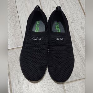 KURU Women's Stride 8.5 Wide in Black